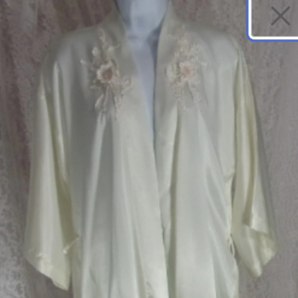 California Dynasty Long Satin Robe Candlelight NWOT